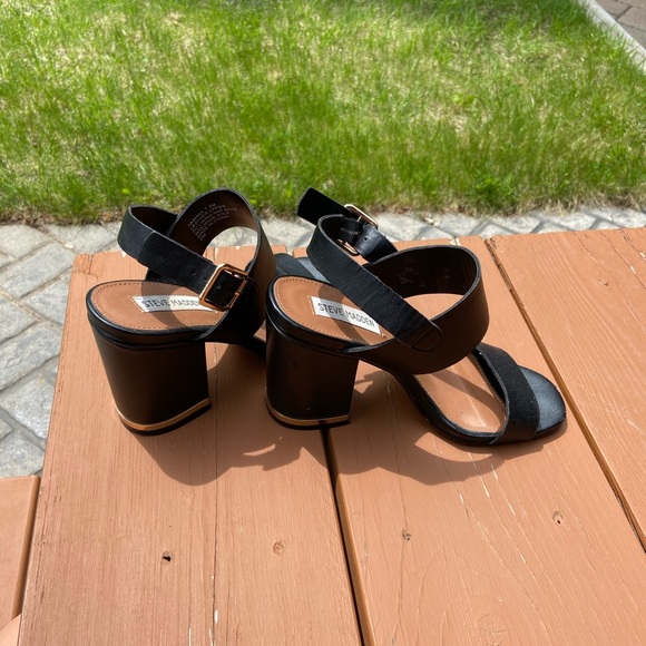 Black Steve Madden heels - Picture 2 of 3